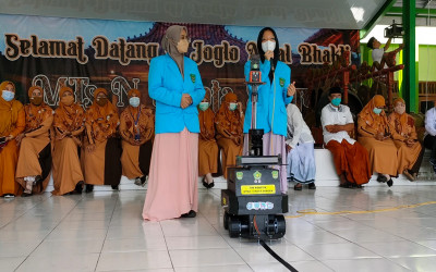 2 SISWI MTSN 5 SRAGEN TOREH PRESTASI DENGAN CIPTAKAN ROBOT STERILISASI PTM DI MASA PANDEMI